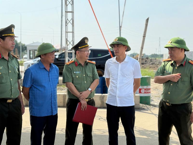 Giao dien tim kiem thong tin xe tien chuyen ha noi nam dinh tren dien thoai